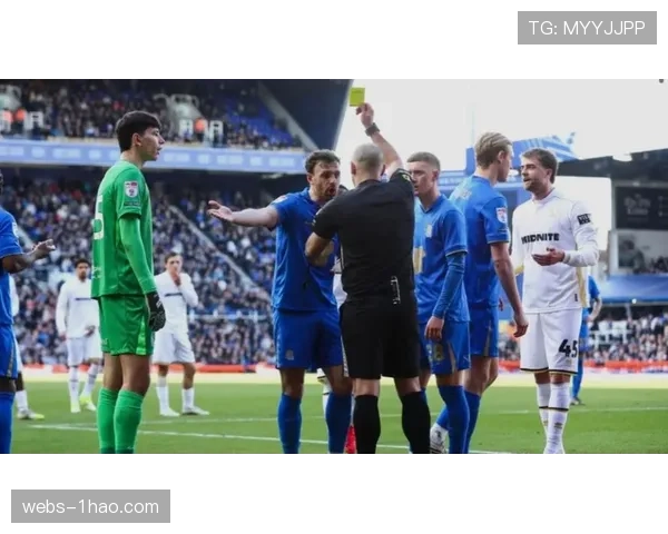 阮奇龙禁区内放倒对手送点 铜梁龙后卫半场被撤挖坑太深